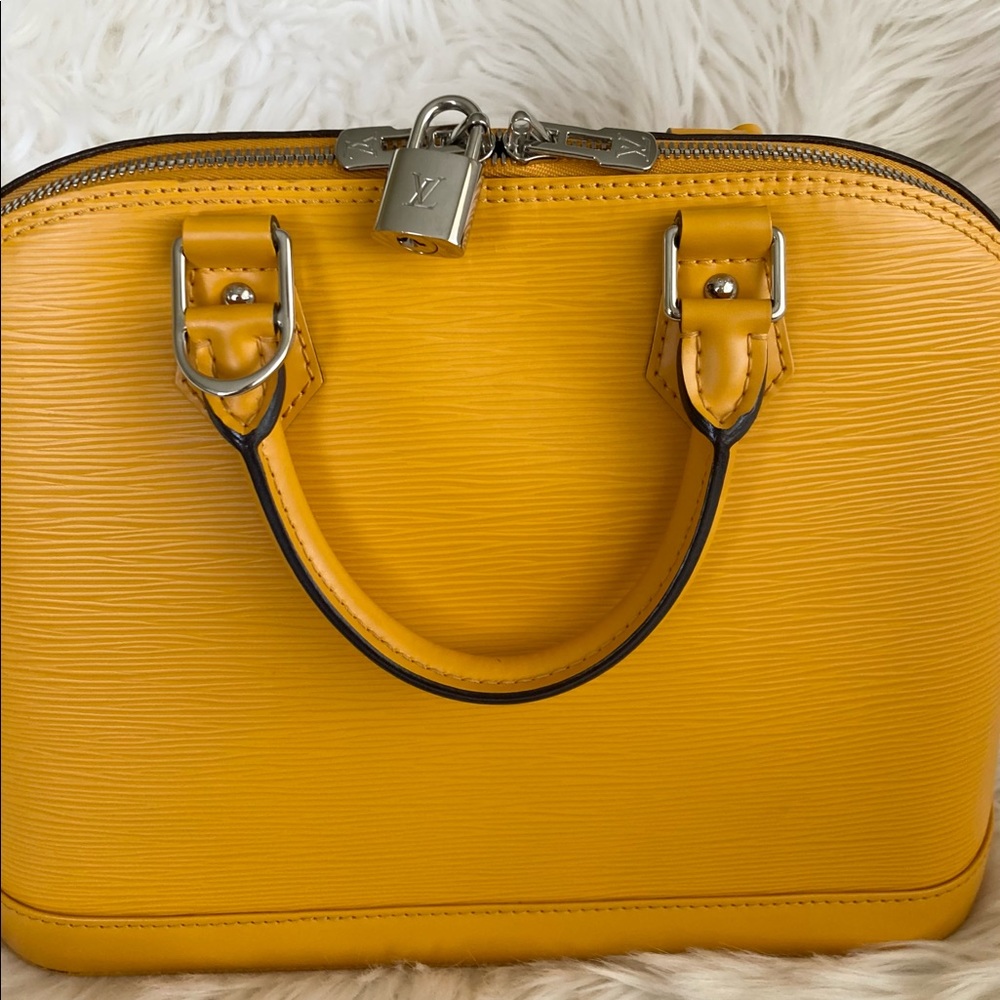 ππLouis Vuittonππ Epi Alma Mimosa Yellow - Picture 6 of 16